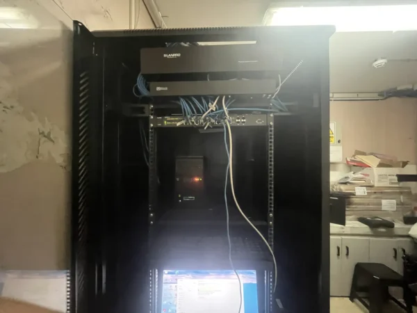 Mantenimiento de rack de servidores y red